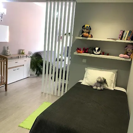 Pleasant With Private Pool In Lombo Do Doutor - 50 M² 公寓