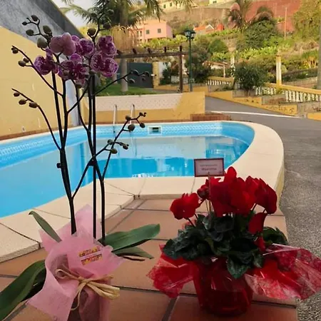 Pleasant With Private Pool In Lombo Do Doutor - 50 M² *