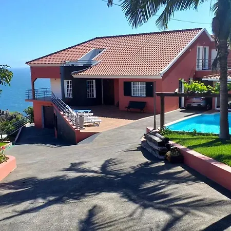 Pleasant With Private Pool In Lombo Do Doutor 50 M²