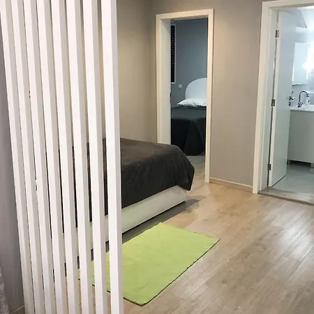 Seaside Serenity: 2-bedroom With Pool And Garden Apartment *