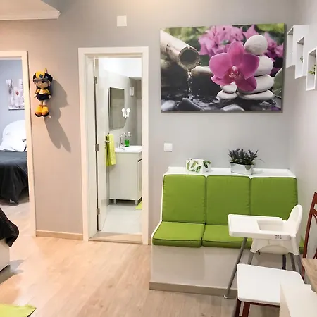 Seaside Serenity: 2-bedroom With Pool And Garden *
