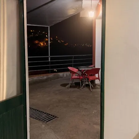 Seaside Serenity: 2-bedroom With Pool And Garden Apartment *