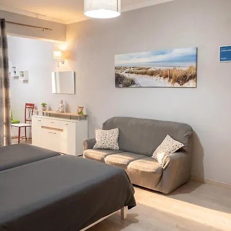 Seaside Serenity: 2-bedroom With Pool And Garden Apartment Calheta (Madeira)