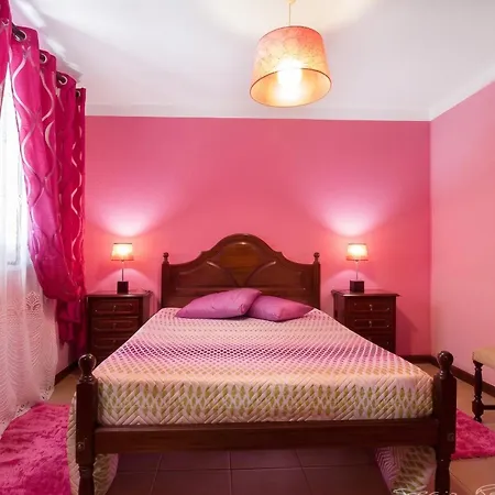 Pleasant With Private Pool In Lombo Do Doutor - 50 M²